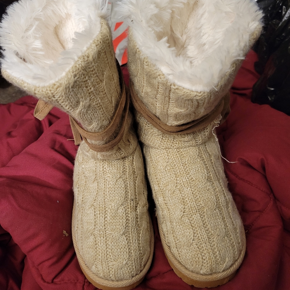 Muk luks boots size 7